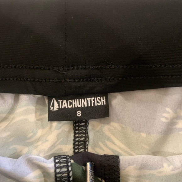 NWT tachuntfish boys 8 Camouflage Shorts - Picture 2 of 2